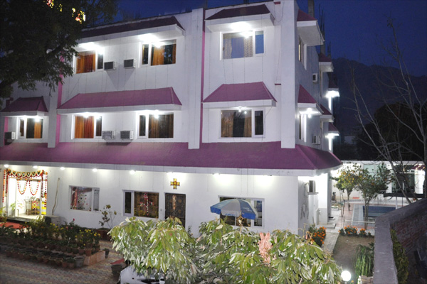 Hotel Gordon House Katra Tea Garden Jammu Road Large Photograph Of Hotel Gordon House Katra Located In