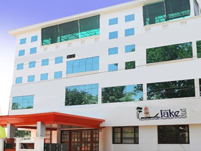 Hotel Lake Palace Kollam Anchalummoodu Perinadu Po Hotels Large Photograph Of Hotel Lake Palace Kollam Located In