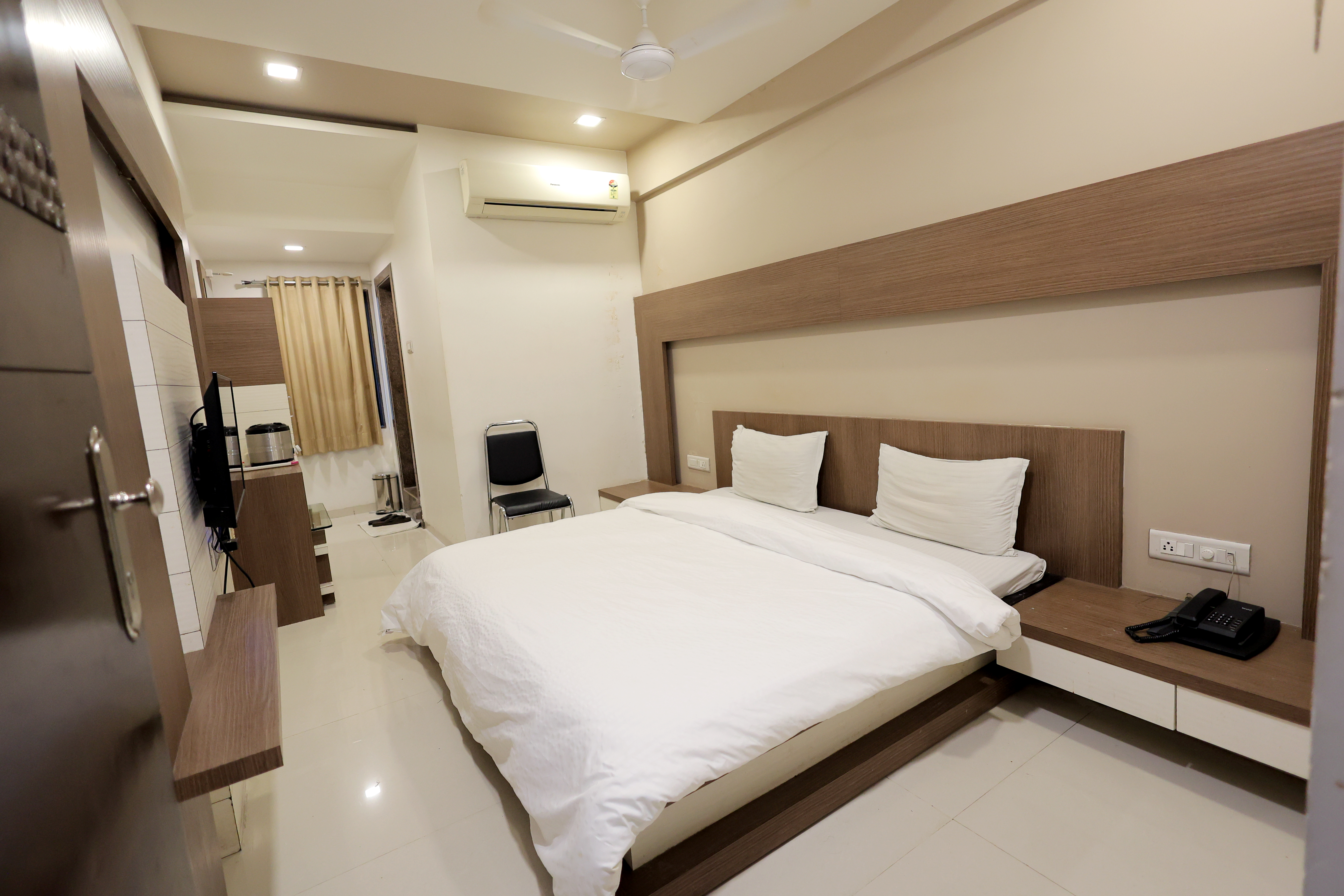 Lobby of HOTEL GRAND PARADISE VADODARA Hotel Vadodara - Budget Hotels in Vadodara