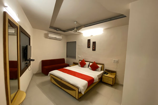 Super Deluxe Room, Hotel Riverfront - Budget Hotels in Ahmedabad