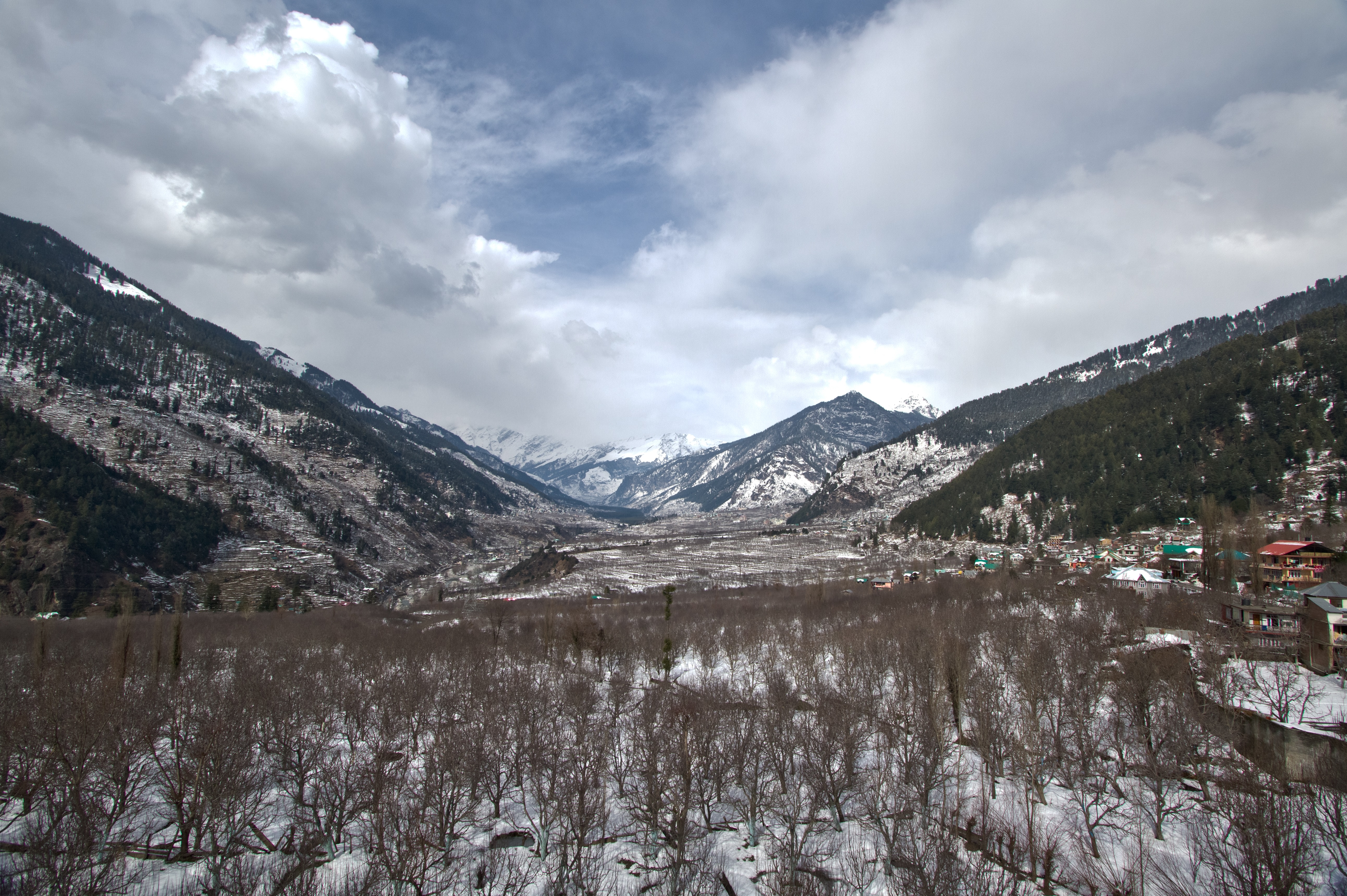 Deluxe Valley View Room With Balcony, Sarthak Resorts - Budget Hotels in Manali