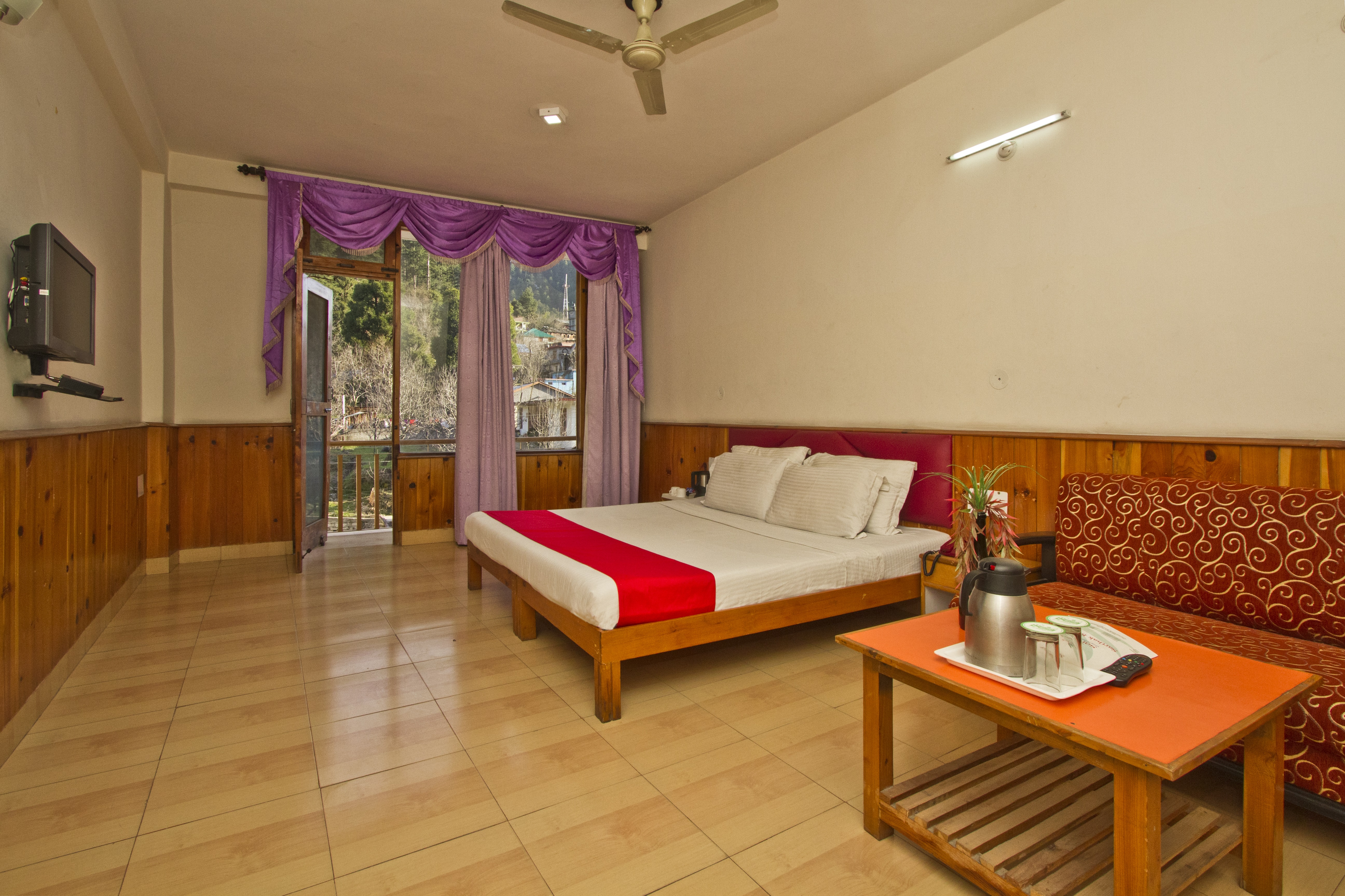 Standard Pine View Room With Balcony, Sarthak Resorts - Budget Hotels in Manali