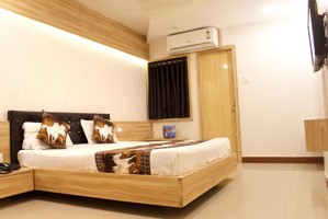 Double AC Room, Hotel Shri Radhe Somnath - Budget Hotels in Somnath