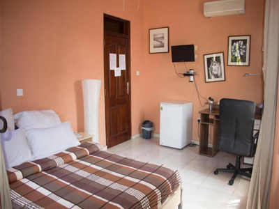 GROUND FLOOR APARTMENT ROOM 2