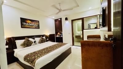 Superior King Size Room