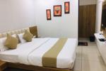 ROOM BED AND TV