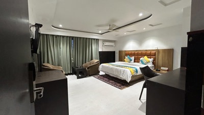 AC DELUXE DOUBLE BED