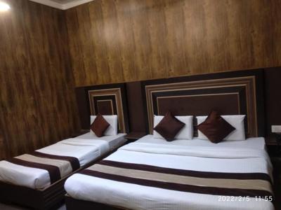 Triple bed room