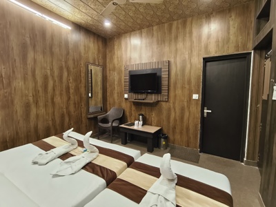 Triple bed room