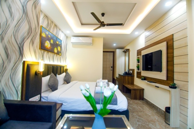 DELUXE ROOM