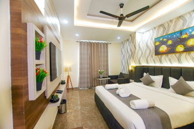 DELUXE ROOM