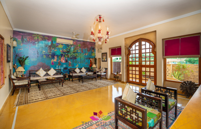 Rection Seating Area 