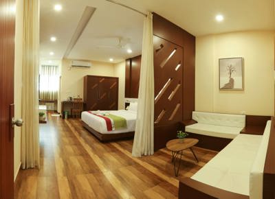 Semi suite  ac room