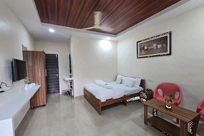 DELUXE ROOM