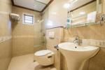 Deluxe Room Bathroom