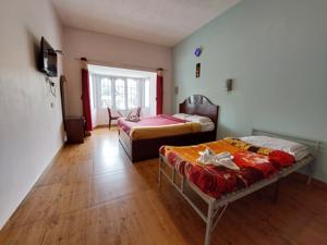 TRIPLE BED ROOM