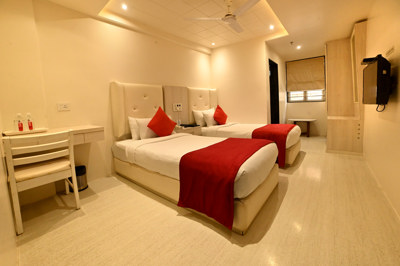DELUXE "TWIN BED" ROOM