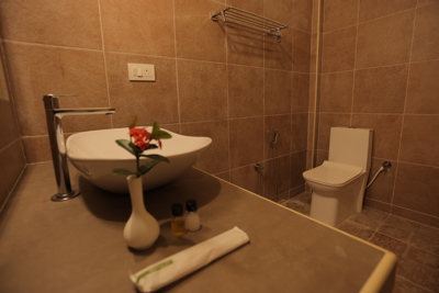 2 BHK WASHROOM