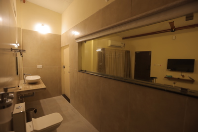 STUDIO WASHROOM