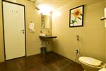 JR SUITE BATHROOM