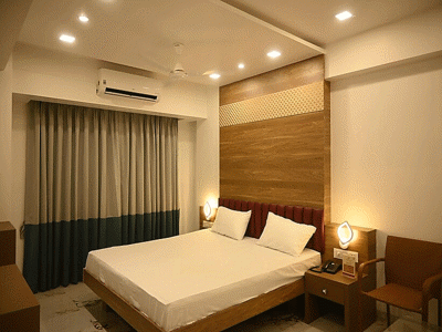DELUXE ROOM