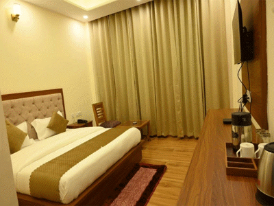 EXECUTIVE ROOM