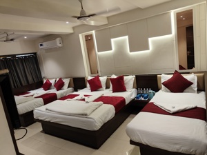 5 BED A/C  2 BATHROOM