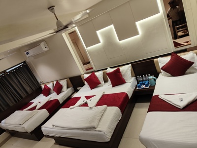 5 BED NON A/C 2 BATHROOM
