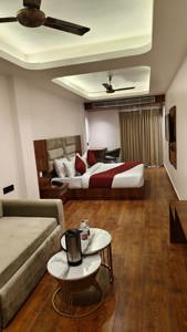 LUXURY SPACIOUS ROOM