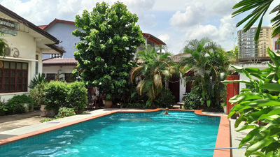 15m long outside swimming-pool