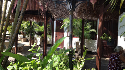 Little huts around the swimming-pool